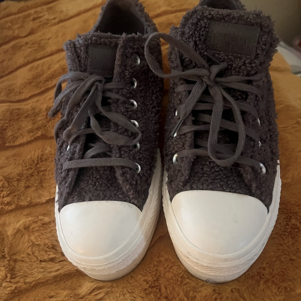 Converse Purple Sherpa Like New